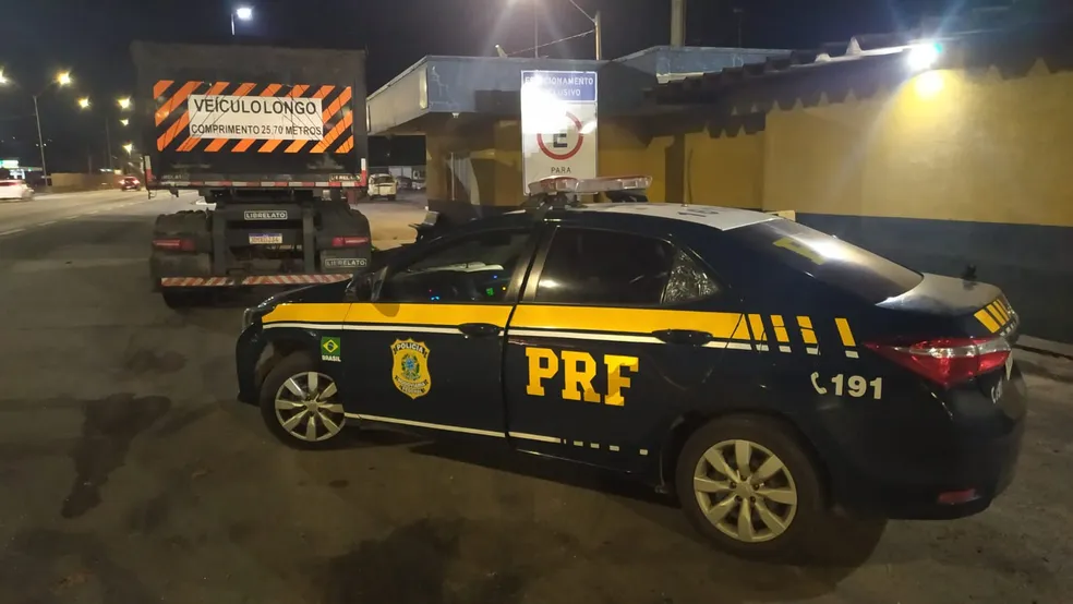 PRF apreende 47 toneladas de milho em transporte irregular em Atibaia