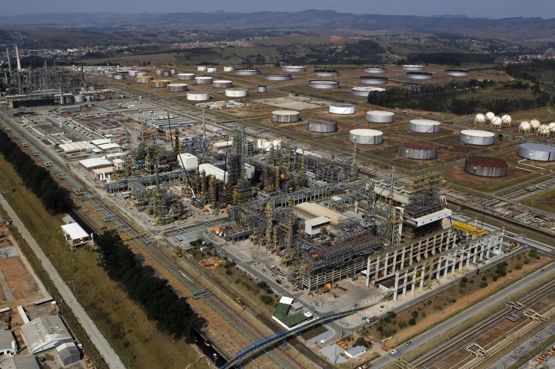 PAT de São José dos Campos abre mais de 300 vagas para parada técnica da Revap