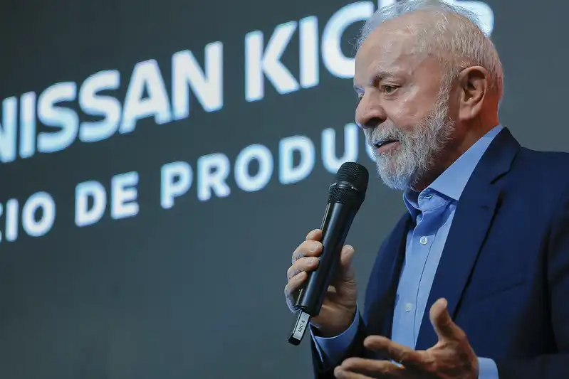 Lula diz que “país não pode viver eternamente de Bolsa Família”