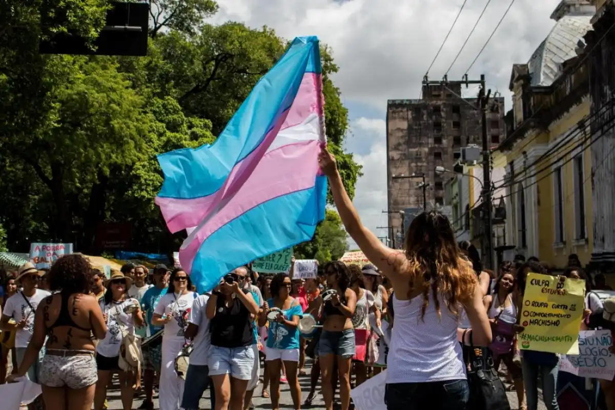 Lei Maria da Penha se estende a casais homoafetivos e mulheres trans