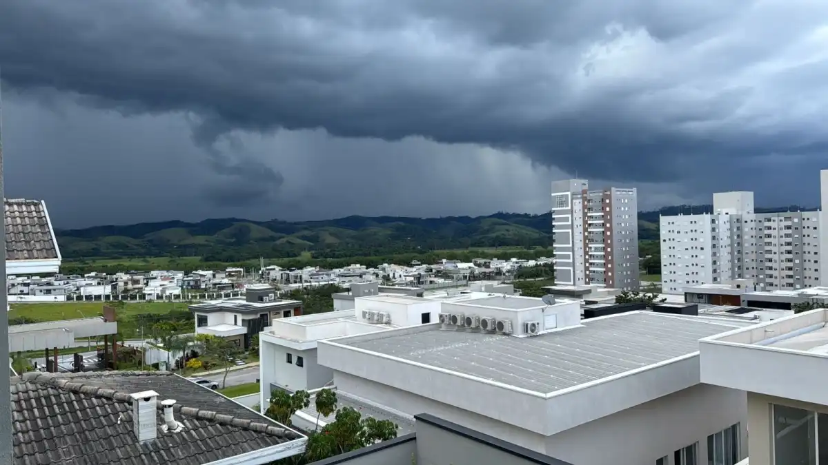 Alerta de chuvas intensas com ventos de até 60 km/h é emitido para o Vale, Serra e Litoral Norte
