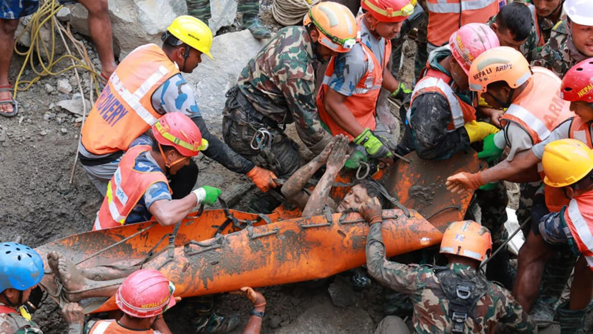 Após 9 dias em túnel, 2 pessoas são resgatadas no Nepal