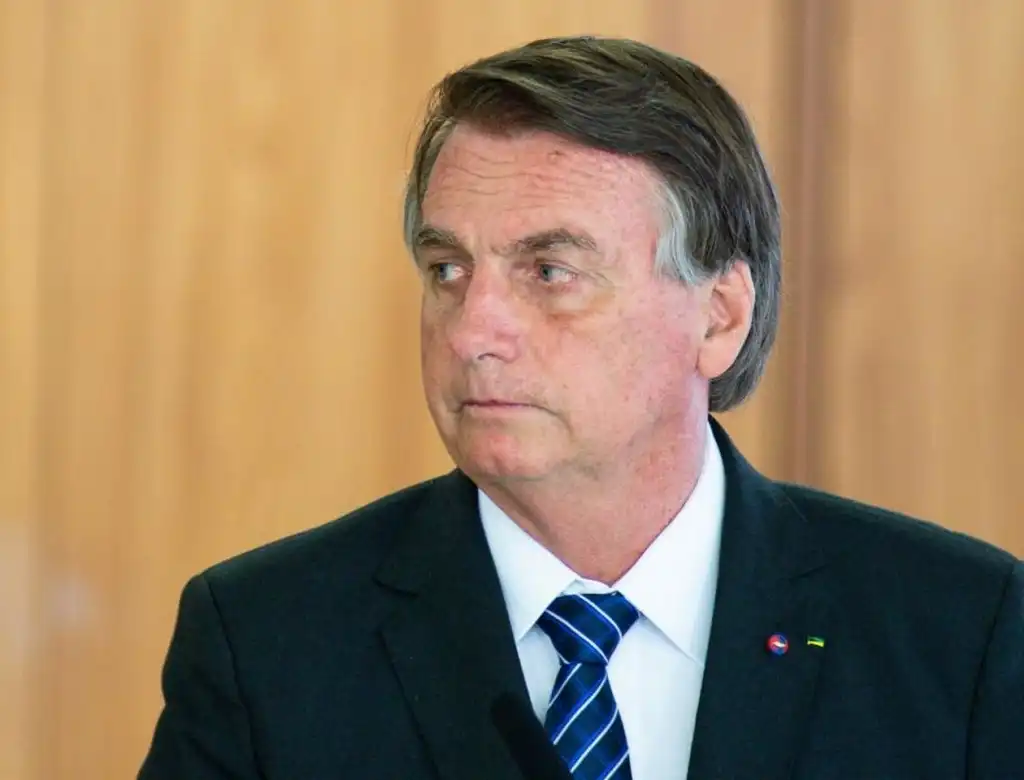 "Sala de Estado" que Bolsonaro ficará preso tem cama, TV, frigobar e banheiro