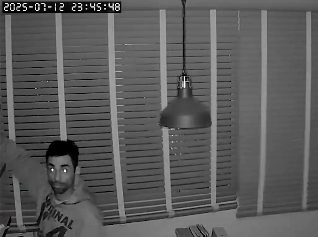 Homem invade e furta prédio comercial em São José 