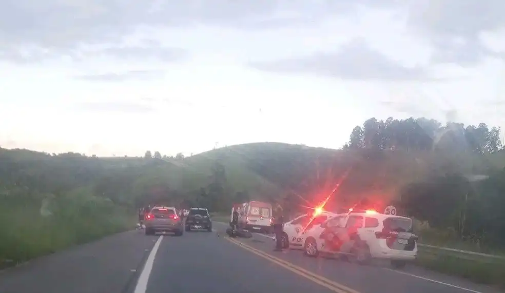 <strong>Colisão entre duas motos deixa 3 vítimas, em Cunha</strong>