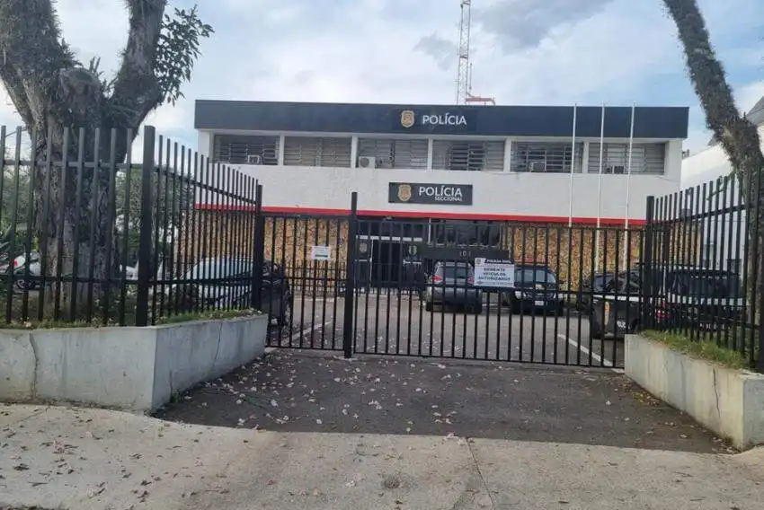 Homem é preso após retornar a local que invadiu no dia anterior em São José
