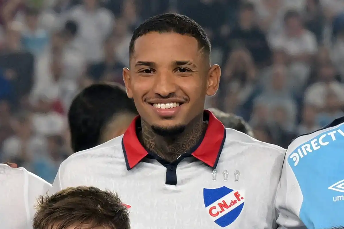 Zagueiro do Nacional-URU que sofreu ataque cardíaco durante jogo morre em São Paulo