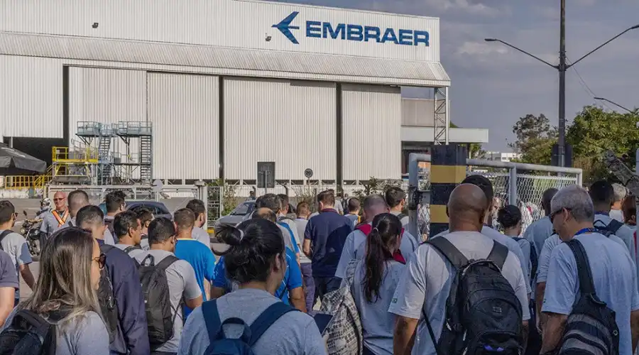 Colaboradores da Embraer estão revoltados com a nova decisão da empresa sobre trabalho remoto