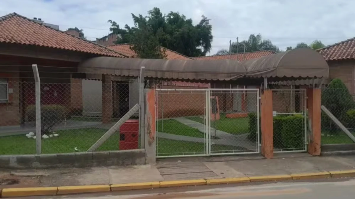 Menina de 4 anos é esquecida em ônibus escolar e encontrada apenas no fim da tarde