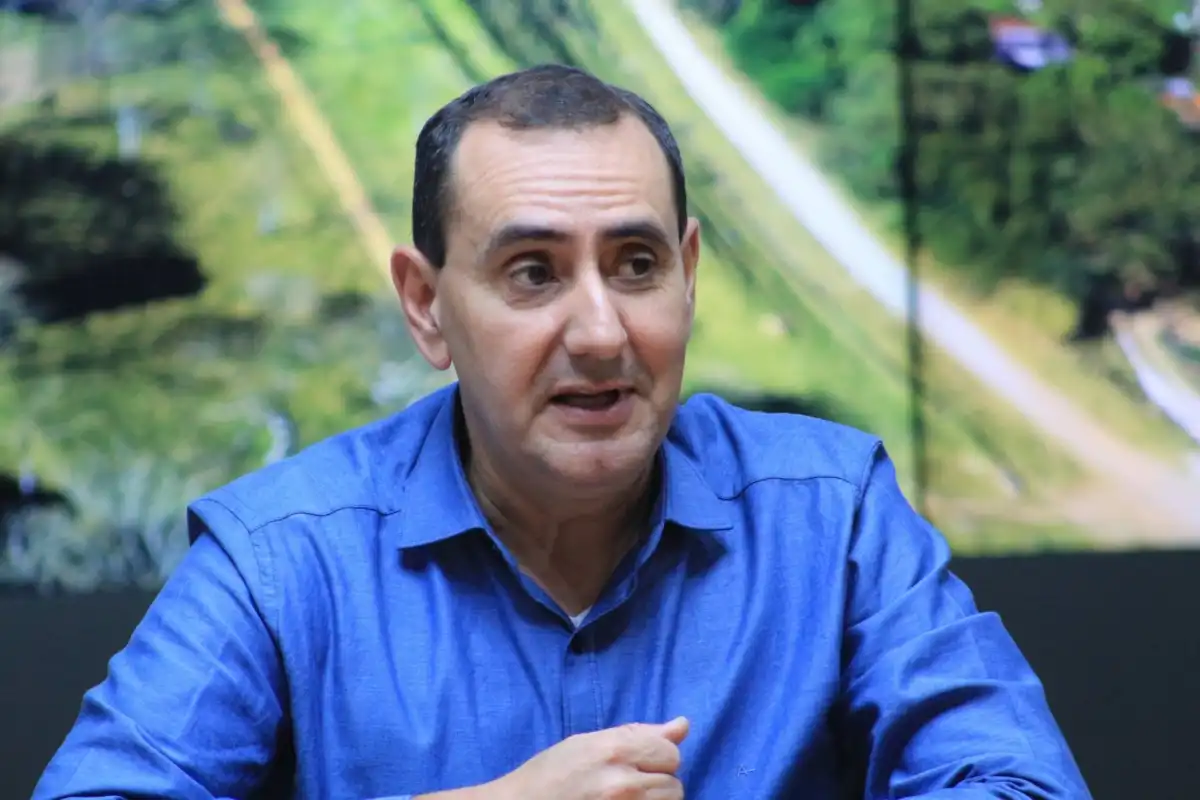 Anderson Farias e PSD são multados em R$ 10 mil por campanha antecipada com distribuição de jornal