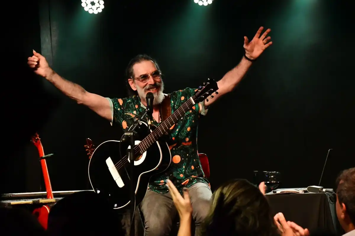 Lobão apresenta o show “ Luau Indoor” no Showtime