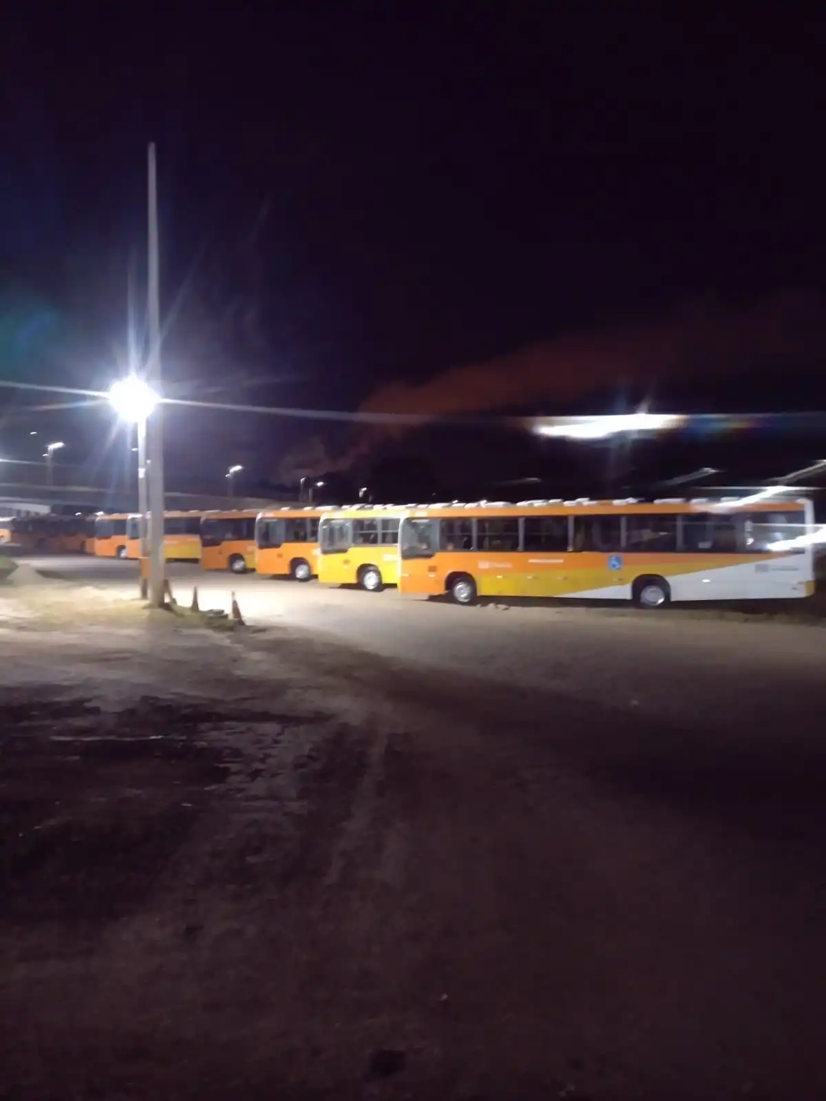 Motoristas de ônibus fazem paralização em São José