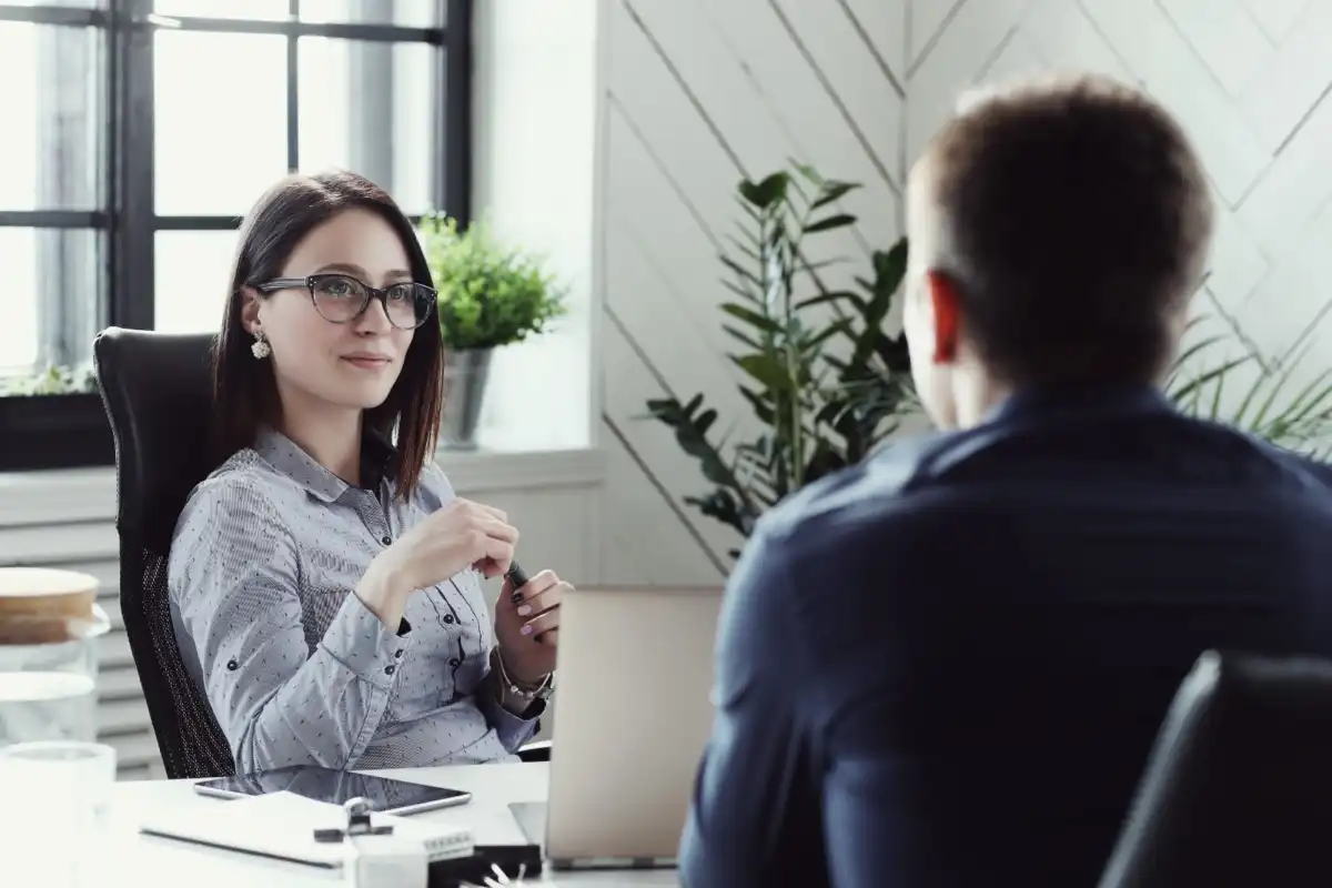 Como soft skills e hard skills são avaliados?