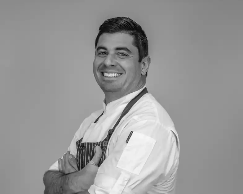 Nasce o interesse pela cozinha e o amor pela gastronomia 