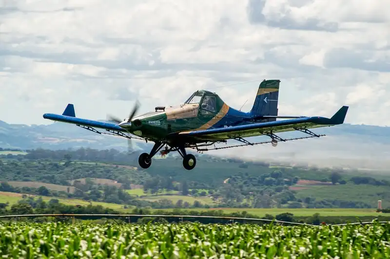 Embraer expõe avião agrícola Ipanema 203 em evento no Mato Grosso