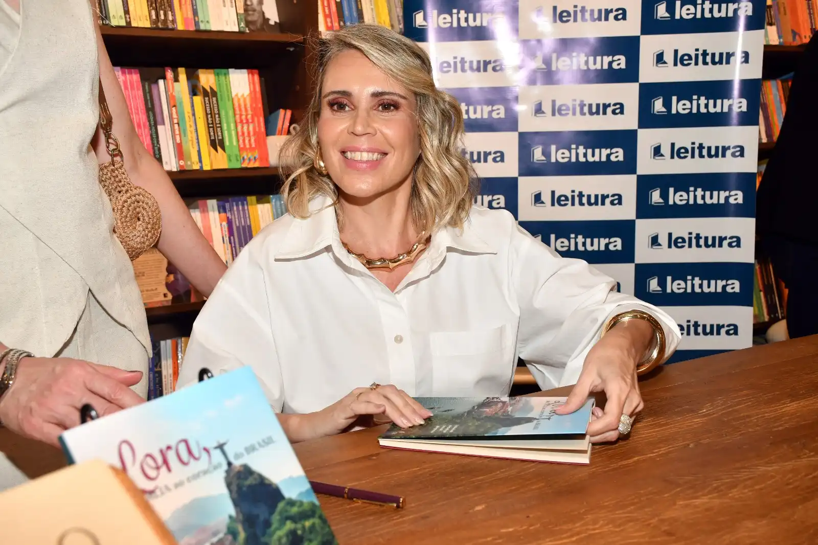 Carla Puccini celebrou o lançamento de seu primeiro livro “Lora, da Itália ao Coração do Brasil”, publicado pela Mentor Autor