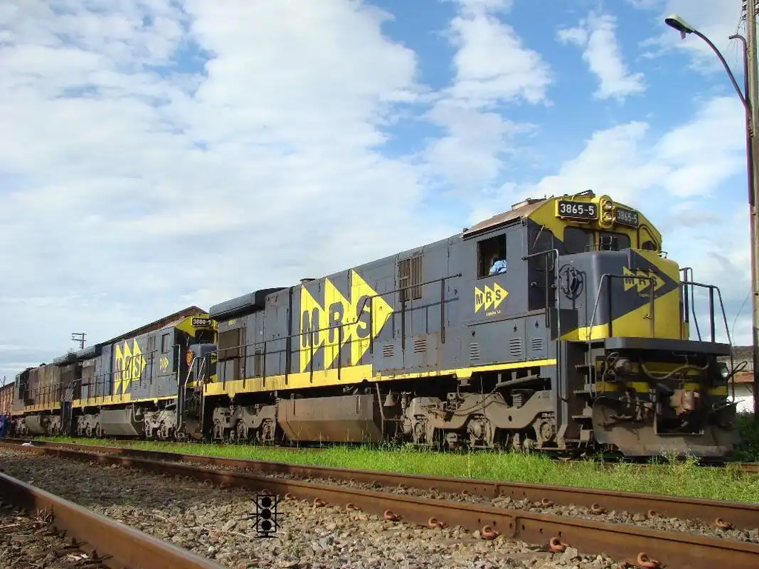 Jovem é atropelada por trem e tem pernas amputadas em Taubaté