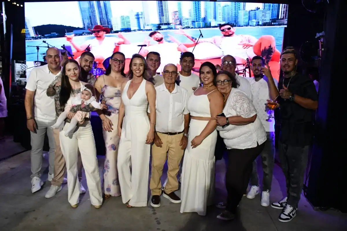 Uma Noite Mágica: Sheriff Celebra Réveillon em Grande Estilo