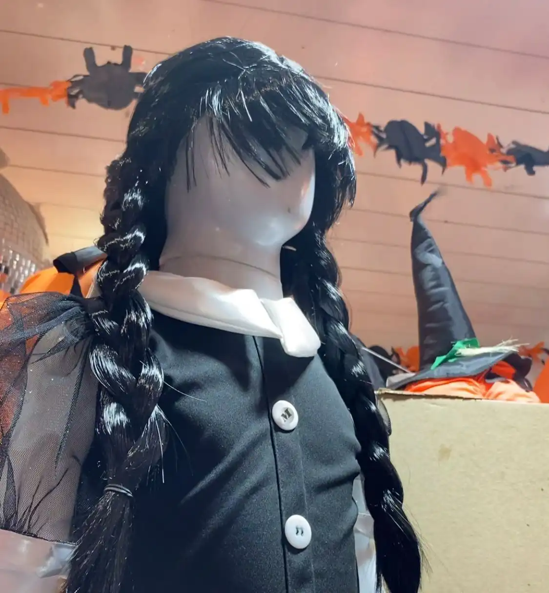 Halloween movimenta mercado de fantasias e artigos especializados