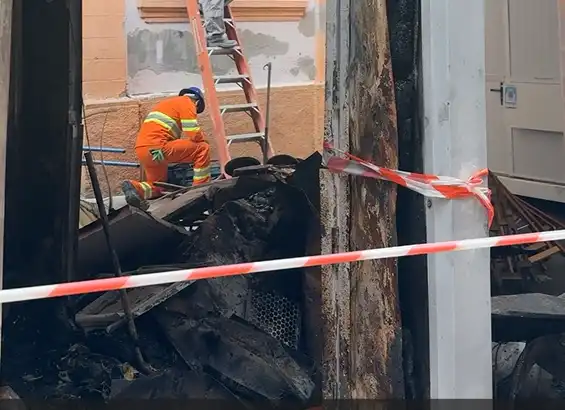 Equipes trabalham para saber causas do incêndio em contêiners no Mercadão de São José dos Campos