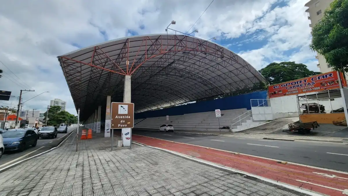 Prefeitura de Taubaté conclui manutenção na cobertura da Avenida do Povo