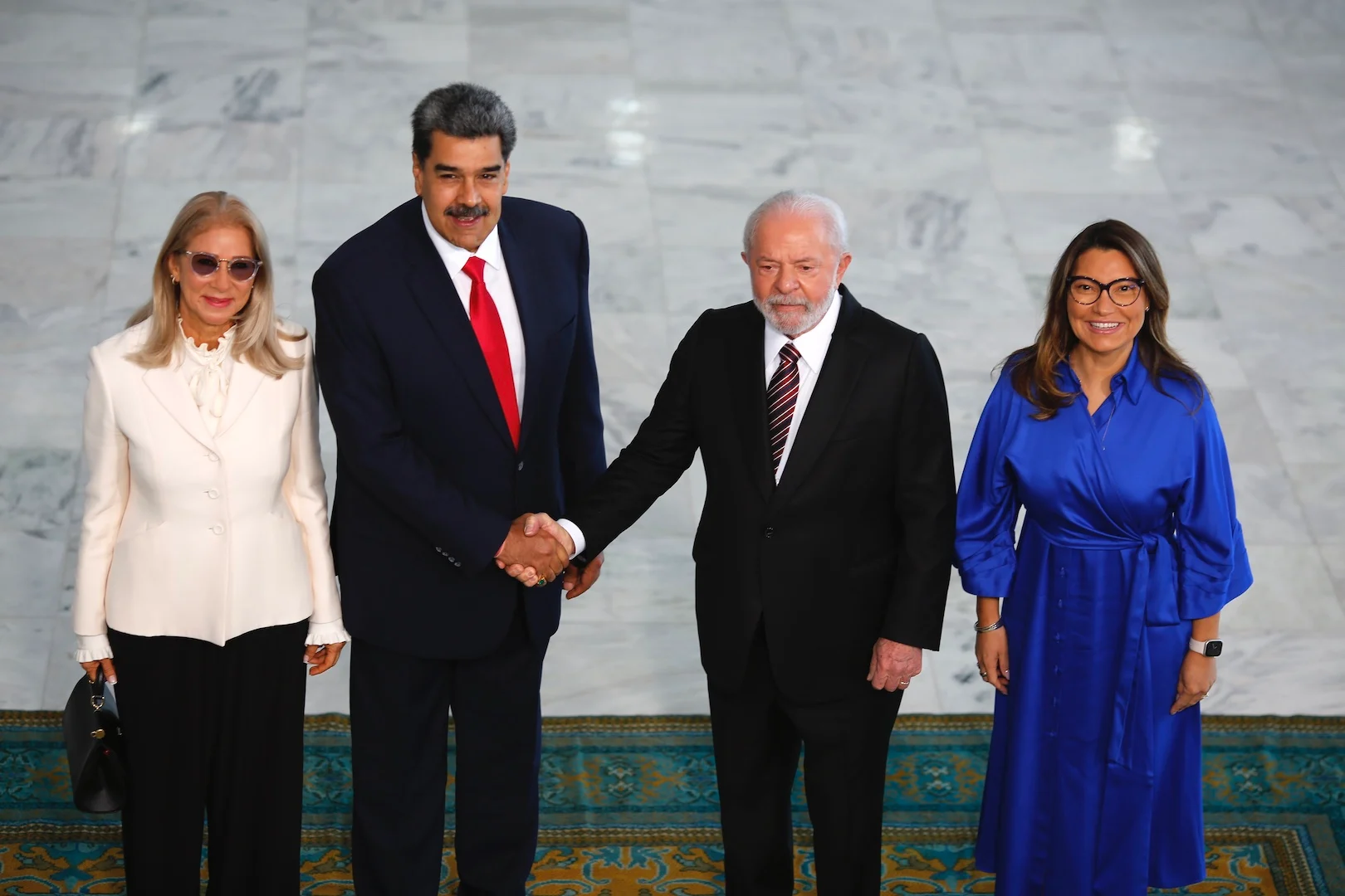 Lula vê “preconceito” contra Venezuela e diz que reunião com Maduro é “momento histórico"