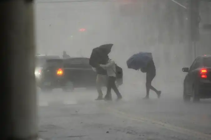 Defesa Civil alerta para chuvas fortes e ventos intensos