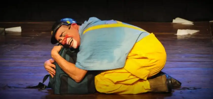 Sesc Taubaté apresenta neste sábado (20/7), o espetáculo circense "WWW para Freedom", do grupo Barracão Teatro 