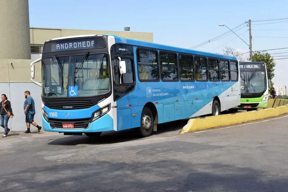Vereadores pedem a suspensão do aumento da passagem de ônibus em São José