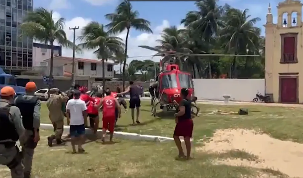 <strong>Adolescente é atacado por tubarão em Jaboatão dos Guararapes (PE)</strong>
