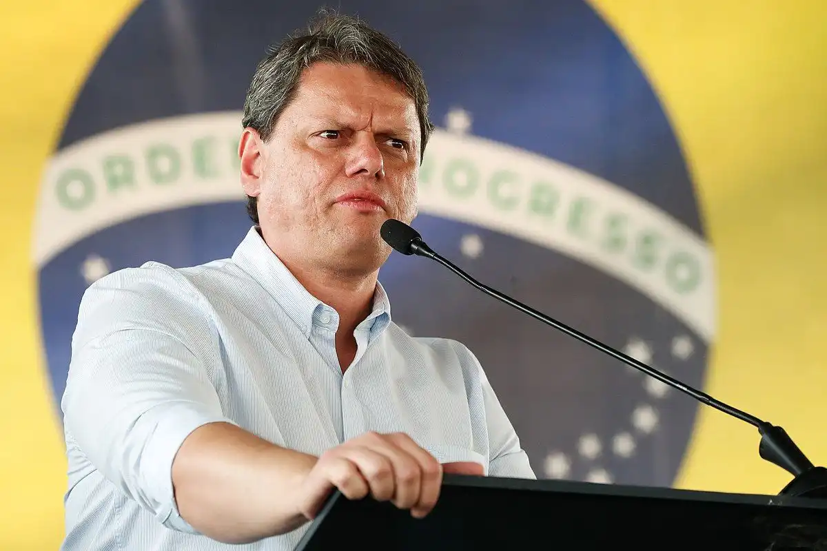 Tarcísio liberou R$ 265 milhões em emendas na fase final da votação da Sabesp