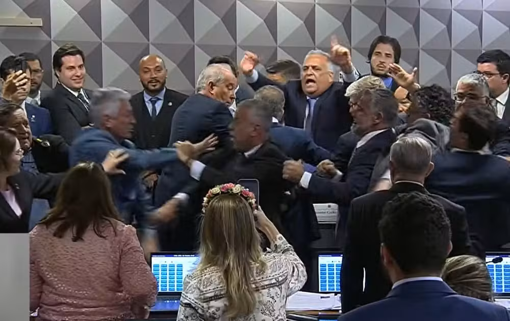 CPI do INSS: empurra-empurra marcaram sessão que aprovou quebra de sigilo de Lulinha