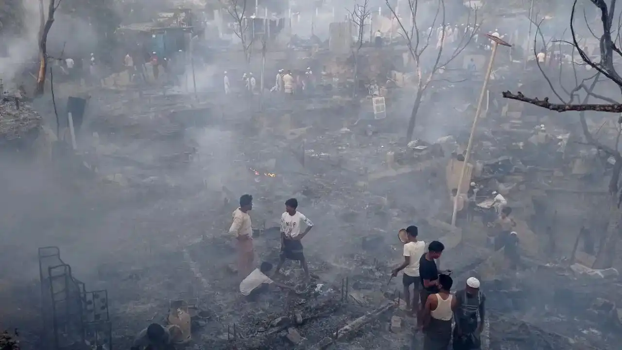 Maior campo de refugiados do mundo sofre com incêndio e deixa 12 mil desabrigados