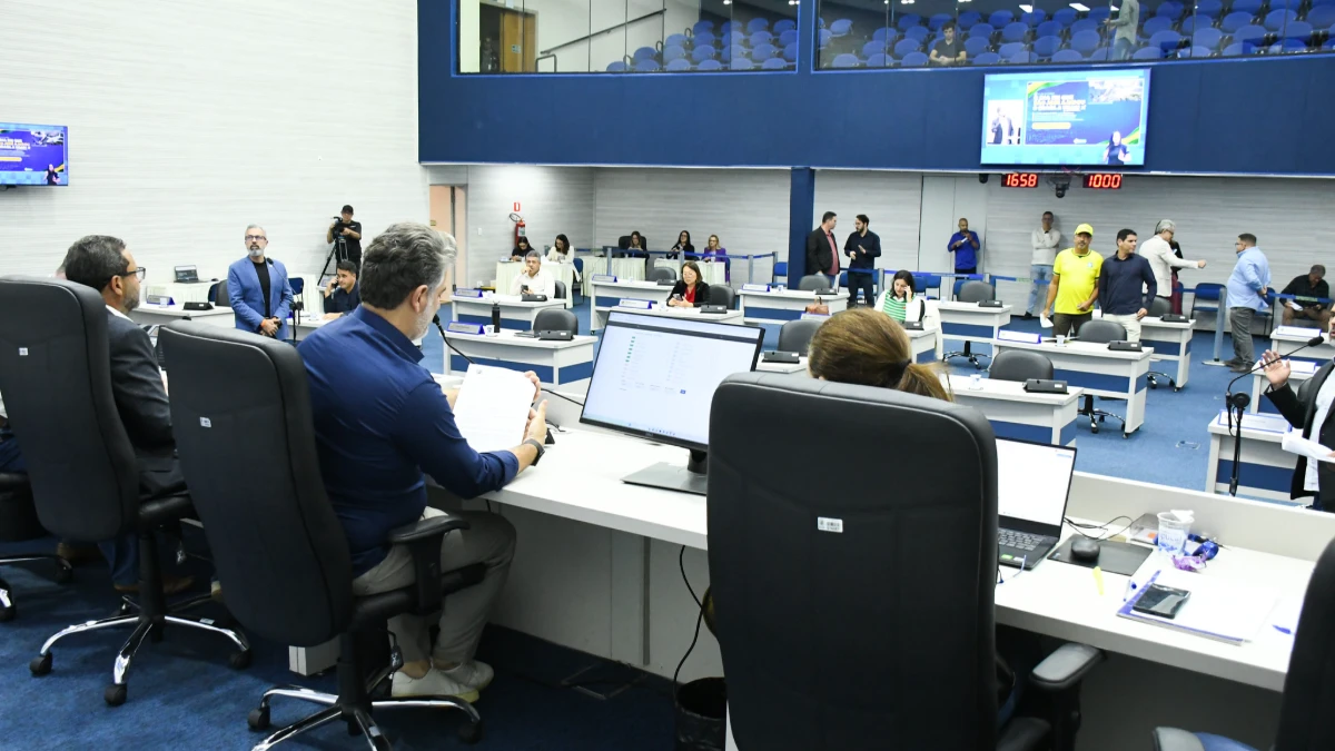 Câmara vota hoje (27) projeto de escolas cívico-militares e criação de 700 cargos