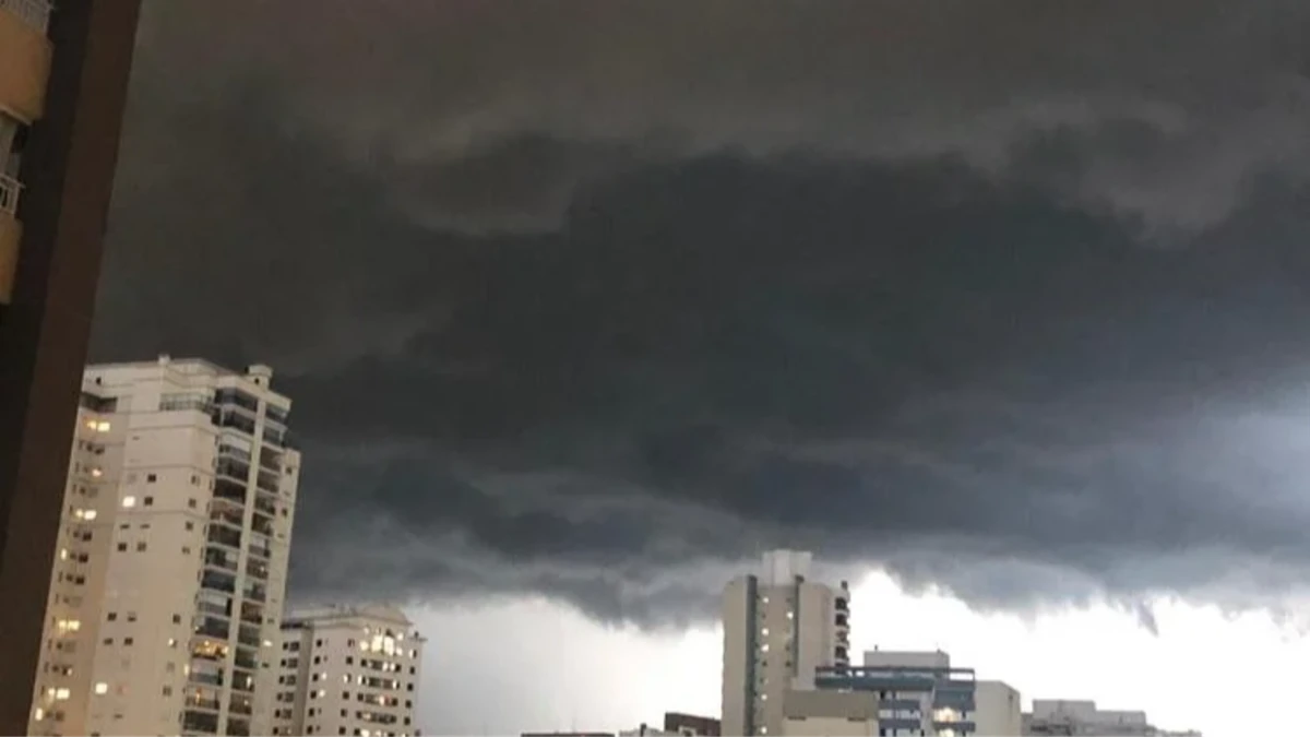 Litoral Norte e Vale do Paraíba têm previsão de chuva forte até sábado (24)