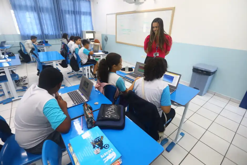Abre novo concurso público para professor com 26 vagas em São José