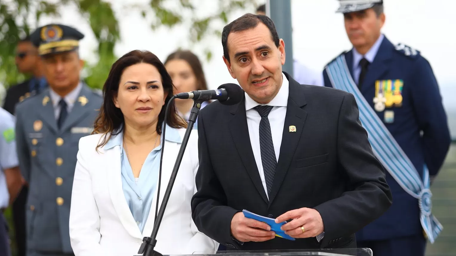 Anderson anuncia divórcio após vazamento de boletins de ocorrências