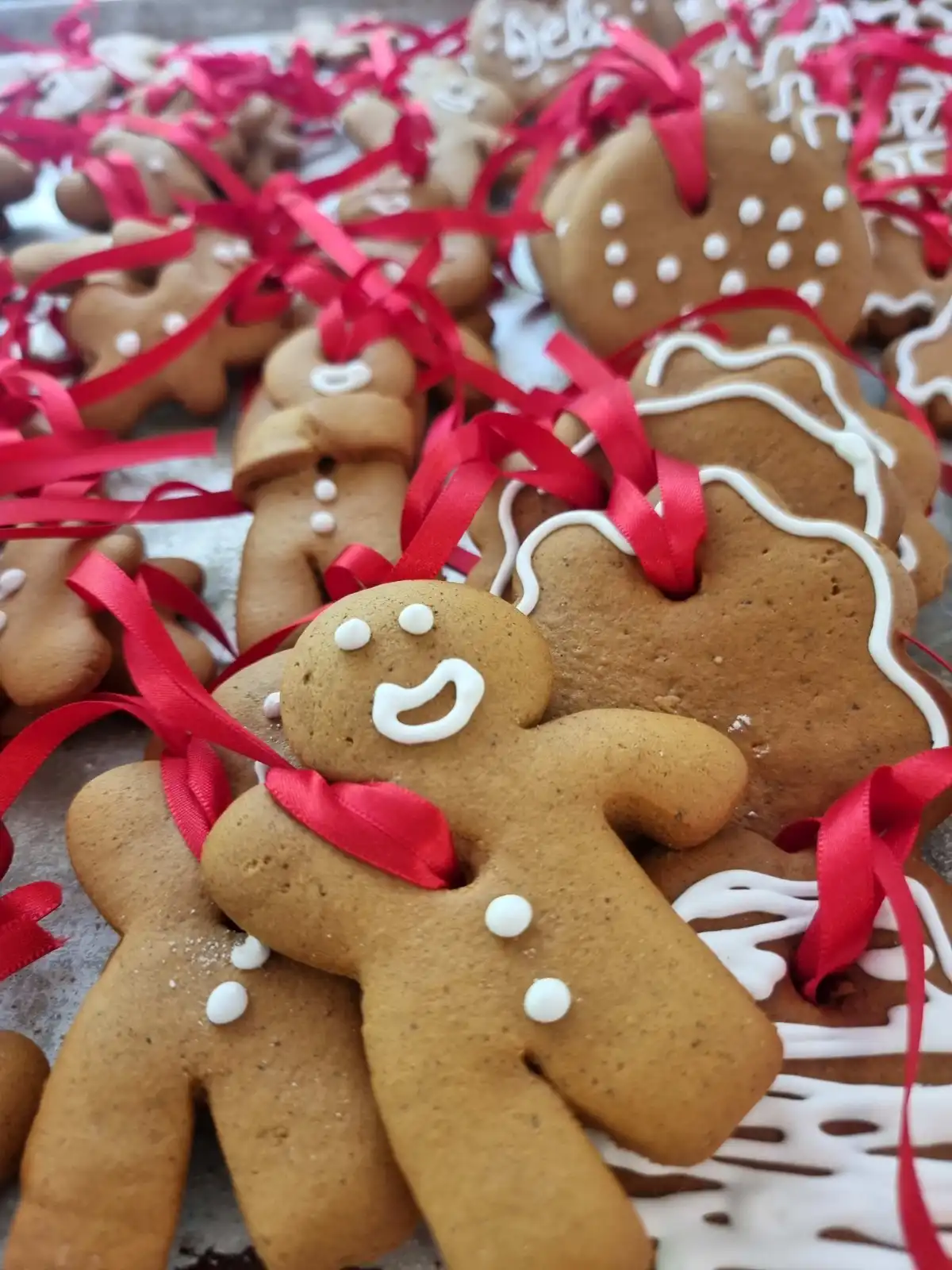 Casa Bambuí terá oficinas gratuitas de pintura de biscoitos natalinos para crianças
