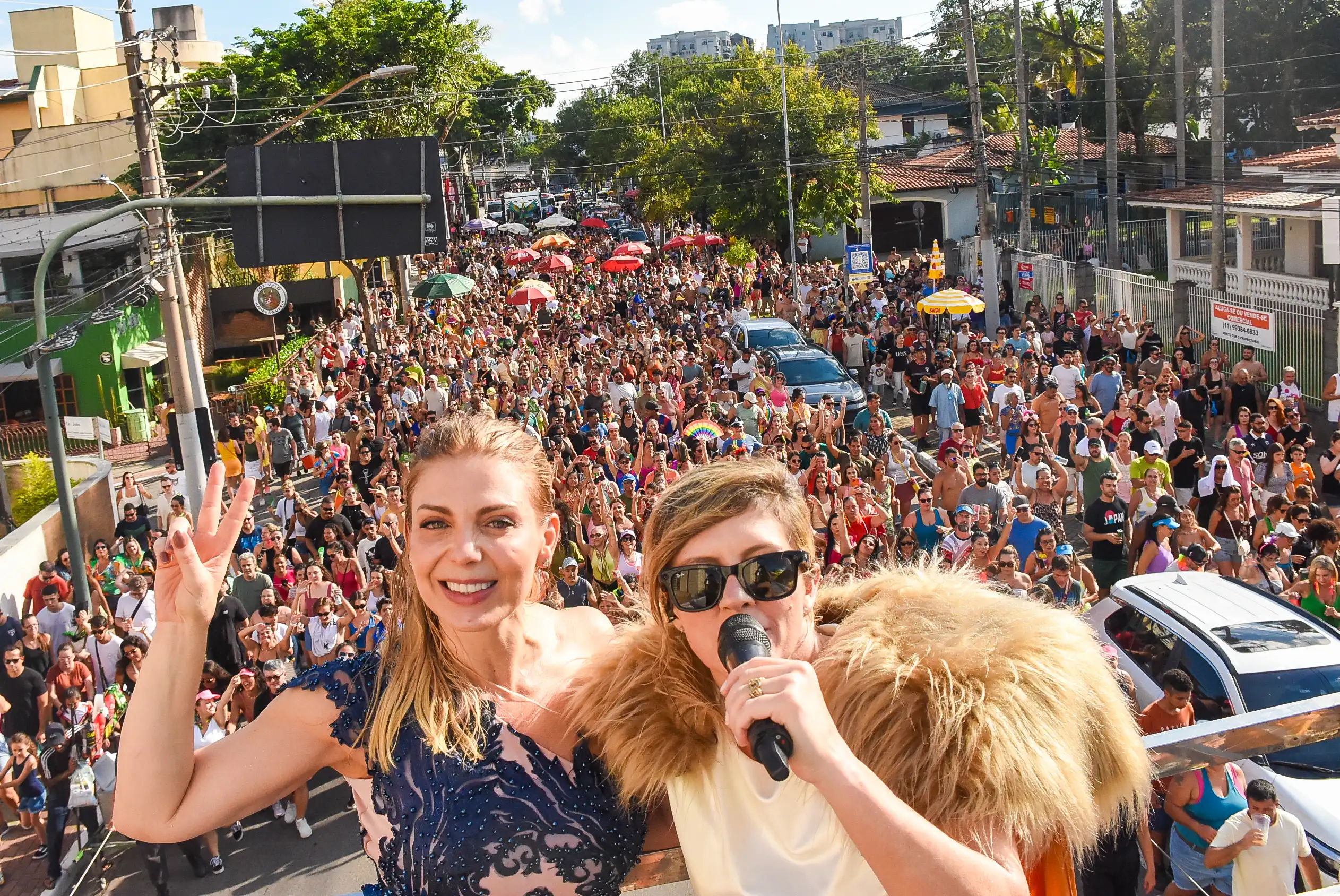 Folia a luz do dia - Bloco da Pri agita São José dos Campos
