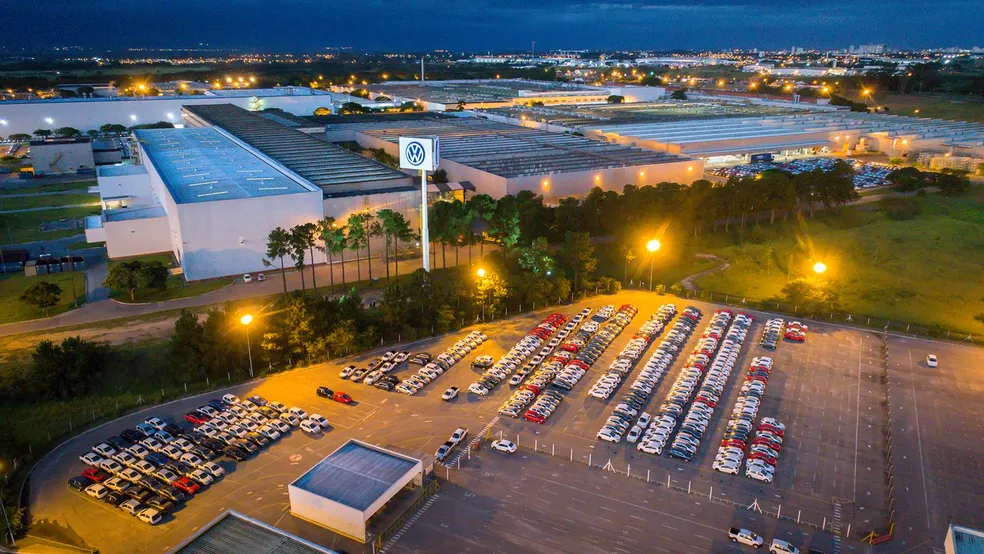 <strong>Volkswagen anuncia suspensão temporária da produção em fábricas no Brasil</strong>