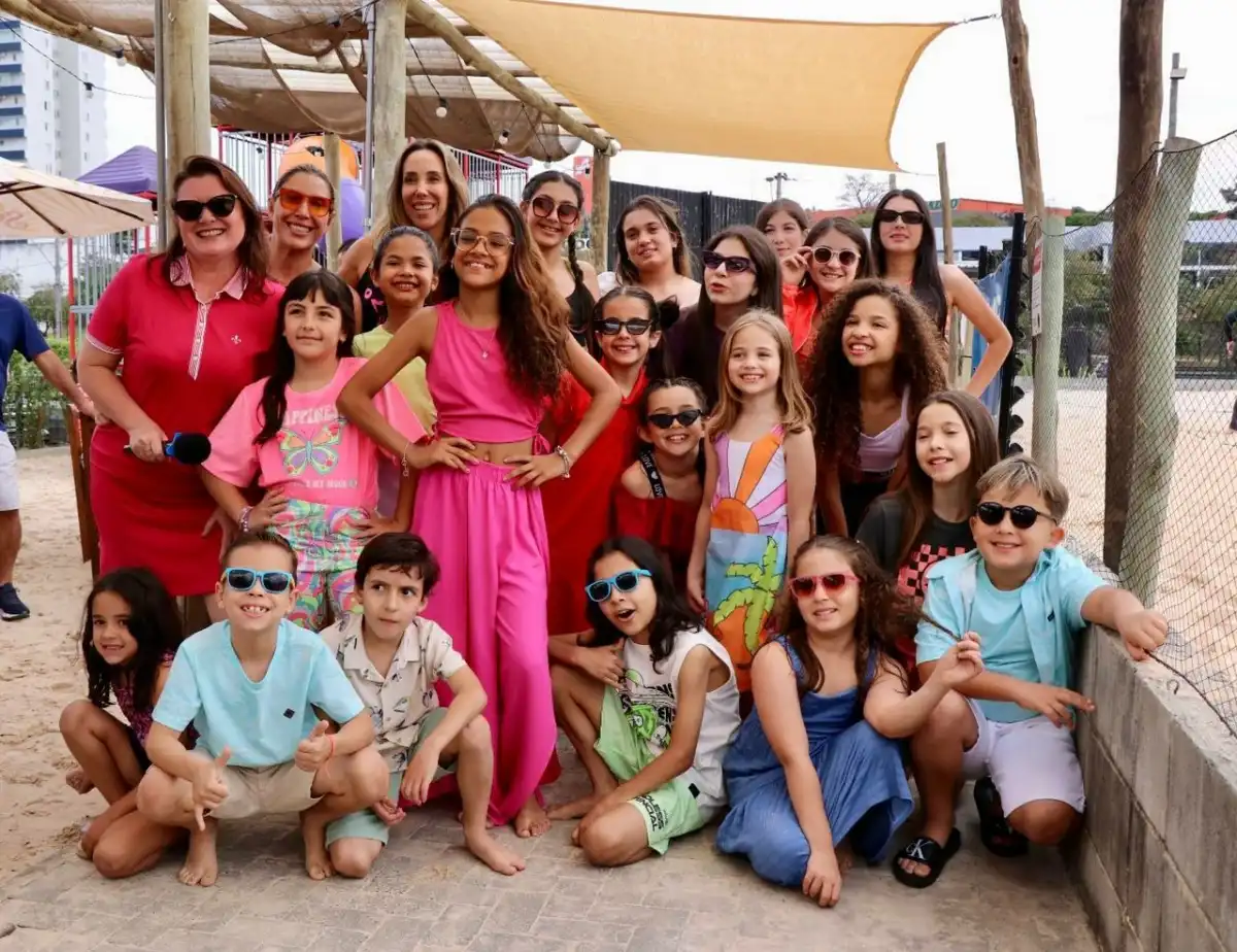 Desfile infanto-juvenil na Arena Sunset celebra moda esportiva e verão