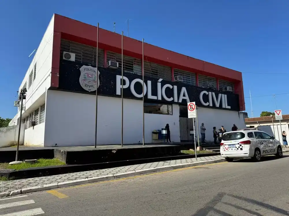 Jovem de 21 anos é morto a tiros dentro de carro em rodovia da zona rural de Caçapava