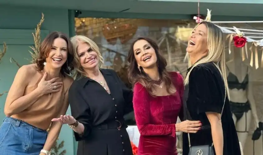 Claudia Métne celebra o Dia dos Namorados com amigas e parceiras em evento da Fruit de La Passion Caixa de entrada