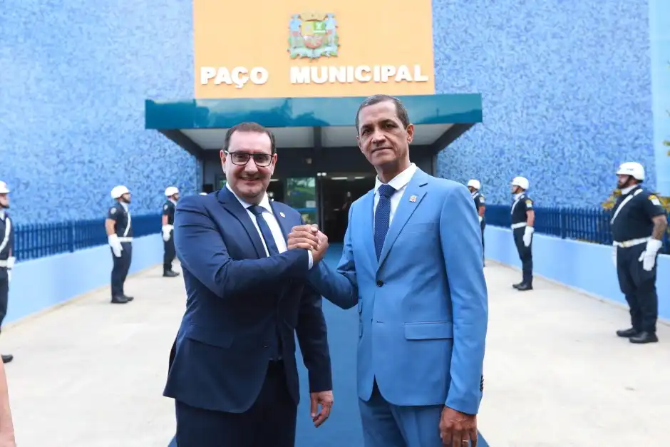 Prefeito Anderson Farias (PSD) vai se afastar do cargo para viagem oficial
