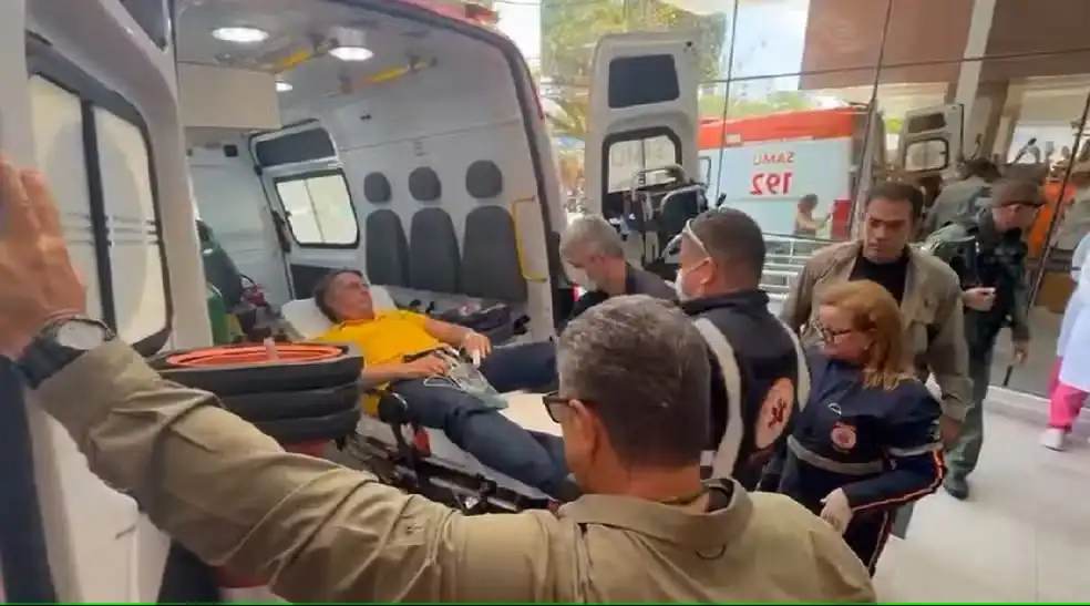 Bolsonaro passa mal e é transferido de helicóptero no Rio Grande do Norte
