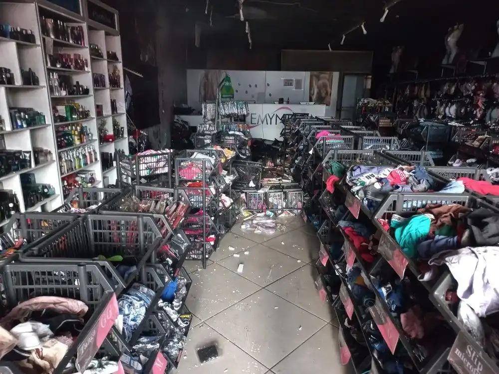 Loja de lingeries pega fogo em São José