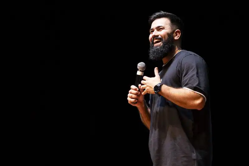 Teatro Colinas recebe peça "Vida de Crente" e “Cambotas que a vida dá!” neste final de semana