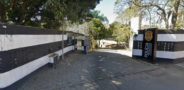 Mulher é presa por manter idoso de 77 anos em cárcere privado