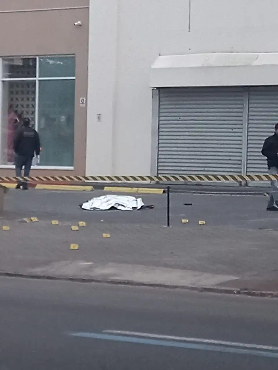 Polícia corrige informação e diz que apenas um ficou morto em confronto com a PM