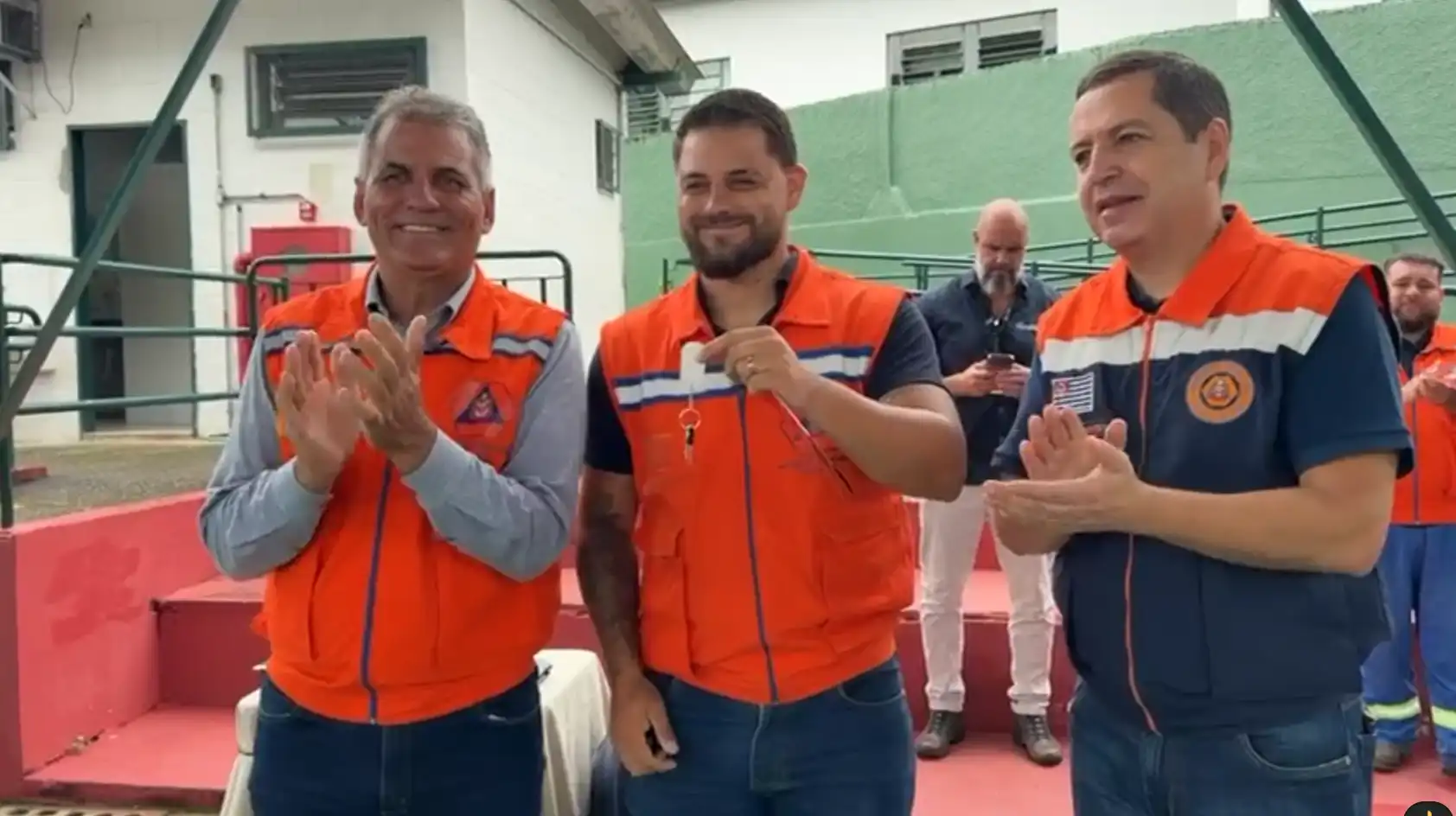 Monteiro Lobato recebe chave da sirene de emergência que alertará sobre risco de enchentes